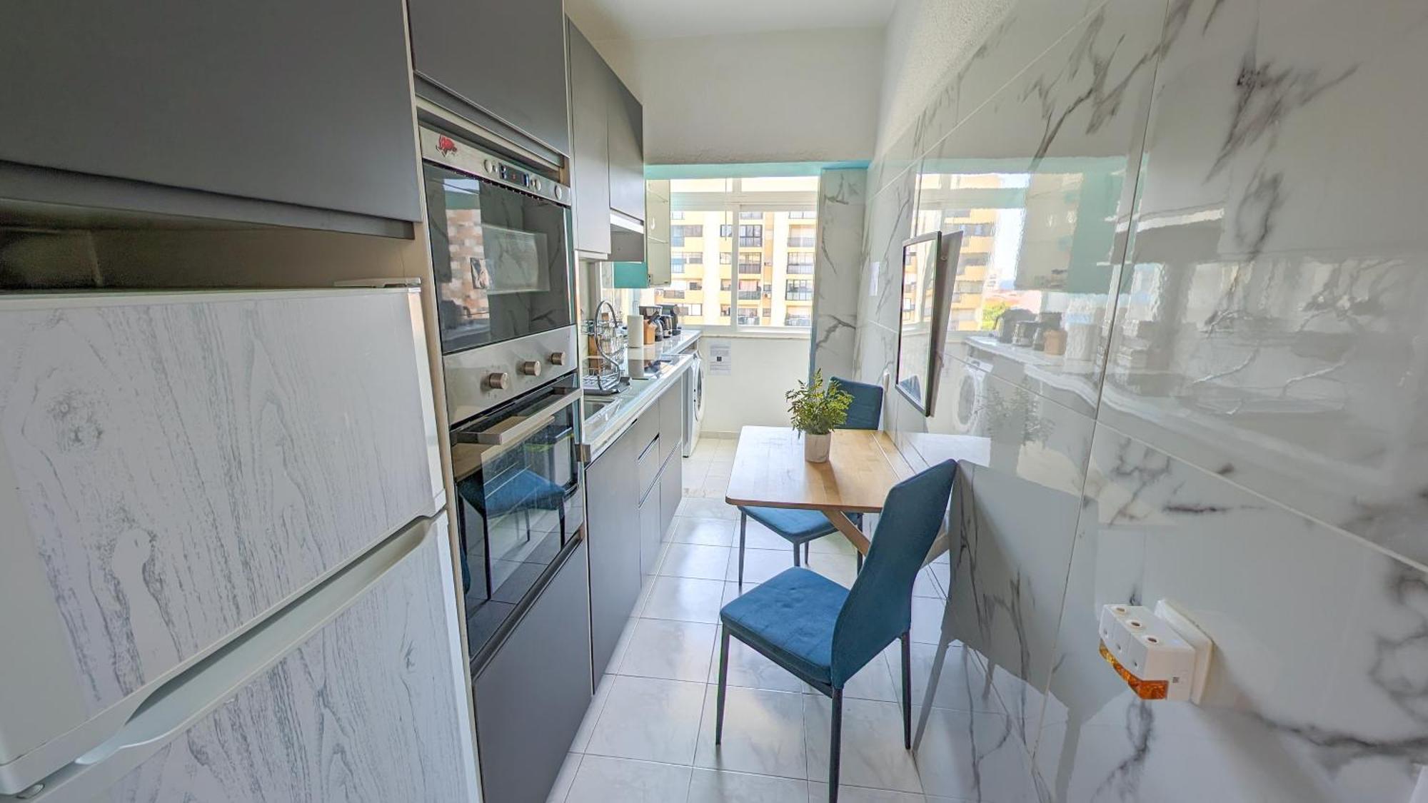 2 Room Condo - 5 Mins From Costa Da Caparica Beach & Bars Экстерьер фото